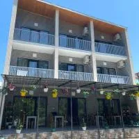 Sunrise Beach Ureki، فندق في يوريكي