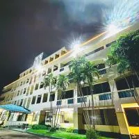 โรงแรมรอยัลจอมมณี เฮอริเทจ, Hotel in Ban Na Kai