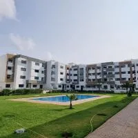 Luxueux Appartement Familial à Harhoura, Rabat Piscine & Plage à pied, hotel v destinaci Temara