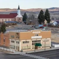 Road Creek Inn، فندق في Loa