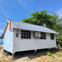 Mangazou Beach Chalet, hotel u gradu Kudat