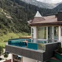 Hotel Neuhintertux 4 Sterne superior, hotel u gradu 'Tux'