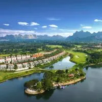 Wyndham Sky Lake Resort and Villas, hotel di Hanoi