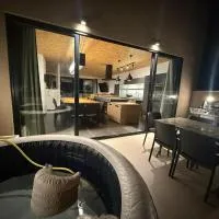 XL Sky Villa Seaview & Hot Tub BBQ, hotel em Marsaskala