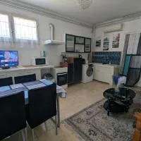 Appartement avec jardin centre village avec accès PMR, ξενοδοχείο σε Le Fossat