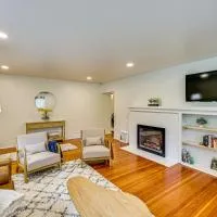 7 Mi to Mt Rainier NP: Home w/ Private Hot Tub!, hotel i Ashford