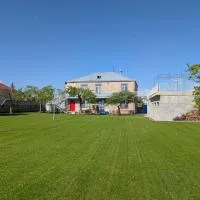 PATATES Guesthouse - Private Villa with Garden Near Lake Sevan, Martuni, hotel din Martuni