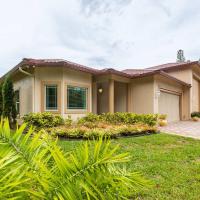 Chill & Spacious 3BR - Beaches & Backyard Fun, hotelli kohteessa West Palm Beach lähellä lentokenttää Palm Beachin kansainvälinen lentokenttä - PBI 