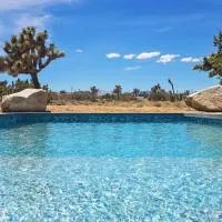 Dez-Art Retreat، فندق في يوككا فالي