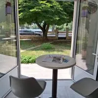 Au bord du Rhône โรงแรมในทาอิน-เลมิทาจ