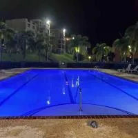Costa Brava Beach & Pool Apartment 24-402, hotel a Ceiba