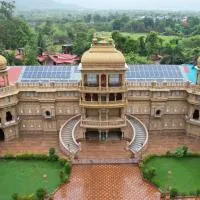 Aayush Resort Karjat, Hotel in Kālundri