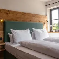 Hotel und Landgasthof Zachschuster – hotel w mieście Gaißach