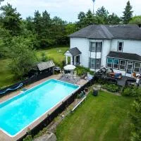 Rideau lakes country home、Portlandのホテル