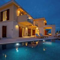 Incredibly Indulgent Hvar West Villa 5 Bedrooms Villa West Eternal, hotelli kohteessa Hvar