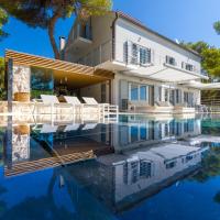 Magnificent Seafront Villa 10 Bedrooms Pakleni View, hotel sa Hvar