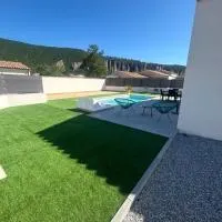 Villa avec piscine en Provence โรงแรมในLes Mées