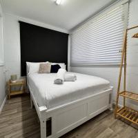 Spacious 4-Bedroom Home in Belgian Gardens, hotel near Townsville Airport - TSV, Belgian Gardens