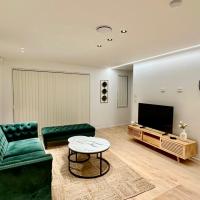 Stylish New & Cosy 3-Bedroom Entire Home in Auckland, Free Parking - Perfect for Your Next Getaway!, hotel poblíž Letiště Ardmore - AMZ, Auckland