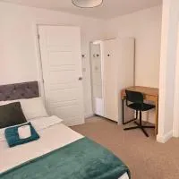 Cosy Ensuite Doubleroom with Private Toilet and Bathroom in central Dartford, hotel i Dartford