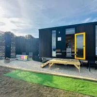 Dunalley Bay Beachfront Retreat by Tiny Away, hotel sa Murdunna