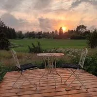 Glamping Kotitila Kiveinen, hotel a Laitila