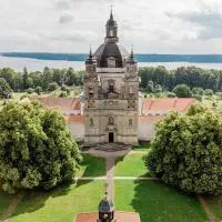 Monte Pacis Hotel In Pažaislis، فندق في كاوناس