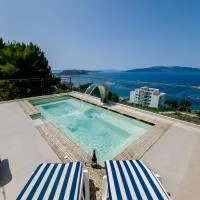 Sunset Shoreline Saranda - Sea View - Free Private Parking - Pool, hotel v destinácii Sarandë