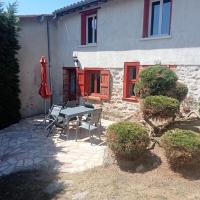 Maison en pisé, hotell sihtkohas Saint-Bonnet-les-Oules lennujaama Saint-Étienne – Bouthéoni lennujaam - EBU lähedal