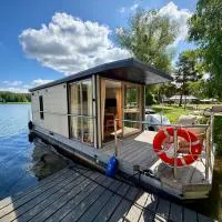 Houseboat La Mare - Ośrodek "Julia" w Samociążek, hotel in Koronowo