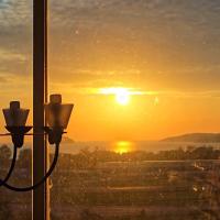Sabah Sunset Villa- Full Sunset Balcony, Mosquito Free, 4K TVs, 5G WIFI and more!, hotell Kota Kinabalus lennujaama Kota Kinabalu rahvusvaheline lennujaam - BKI lähedal