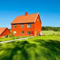 Brålands Farm - fish & family friendly in nature reserve - Apartment nr 2 Laxen, hotel em Munkedal