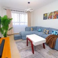 Modern 3BR Apartment near JKIA and SGR with Free Parking, hotel en Athi River