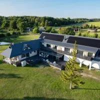 Hiiumaa Sõru Puhkemaja، فندق في Sõru