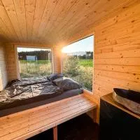Maringotka uprostřed ničeho: Třemošná şehrinde bir otel