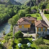 Cangas de Onís में, होटल Hotel y Apartamentos La Lonja