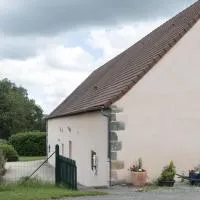 Gîte avec grand jardin et terrasse à Cressanges - FR-1-489-78, hotel em Cressanges