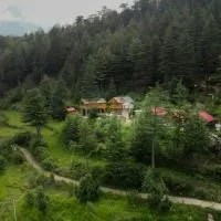Himalayan Cedar Nest, хотел в Sainj