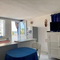 Charmant studio avec vue sur mer, отель в городе Набуль