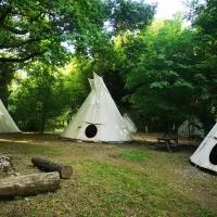 grand tipi traditionnel pour 2 à 5 personnes, hotel a Montbrun