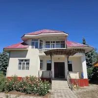 Talas guest house, מלון בTalas