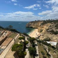 Hotel Apartamentos Colinasol, hotel a Praia do Carvoeiro