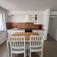 Idyllische Wohnung Esmeralda -74m2, hotelli kohteessa Ebersbach-Musbach