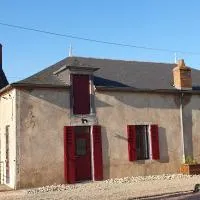 Cindré में, होटल Maison de famille 19ᵉ avec terrasse et jardin, idéal pour 10 pers. - FR-1-489-406