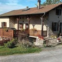 Maison de charme avec SPA en montagne Bourbonnaise - FR-1-489-534, מלון בLa Chabanne