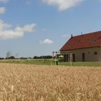 Gîte moderne à la ferme avec cheminée et wifi - FR-1-489-269, hotel Chapeau városában