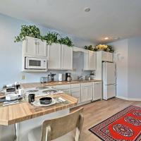 Tranquil Mountain Guesthouse with Hot Tub and Creek Views Near Trails in Lander, Wyoming, hotel poblíž Hunt Field Airport - LND, Lander