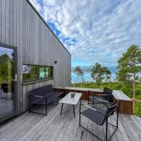 Architect-Designed Cabin With View In Molde, hotel near Molde Airport, Årø - MOL, Røvik