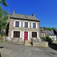 Familial House Dellac-Mathieu in mountain village Cantal, hotel v mestu Saint-Saturnin