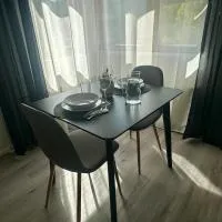 Modern studio, good location, free parking, хотел в Куопио